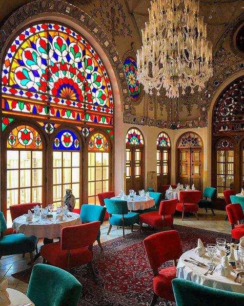 تالار آیینه که از زیباترین فضاهای #خانه_عامری ها 