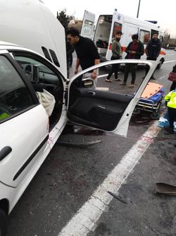 تصادف شدید خودرو 206 در اتوبان یادگار امام تهران/