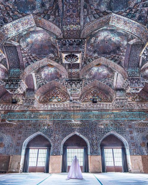 The Beauties of Islamic Art in the Imamzadeh Seye