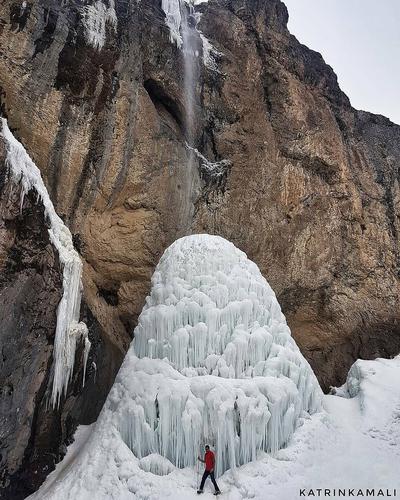  آبشار یخی سنگان  روستای توریستی سنگان یکی از روس
