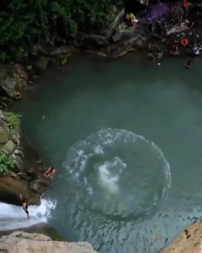  آبشارهای شیرآباد _ گلستان  آبشارهای شیرآباد در ۲