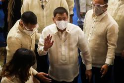 رئیس جمهور فیلیپین: بازنشسته می‌شوم/ منتقدان: او 