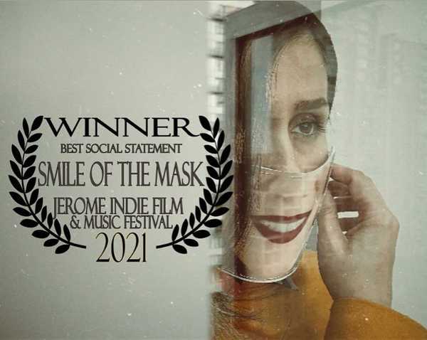 خداروشکر که لبخند ماسک جایزه بهترین فیلم کوتاه رو