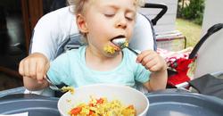 ۵ غذایی که قبل از خواب نباید به کودک بدهیم