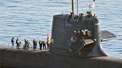 برخورد یک زیردریایی با یک کشتی باری در ژاپن     ب
