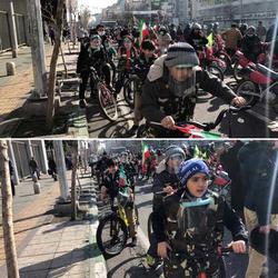 نوجوانان دوچرخه‌سوار در راهپیمایی ٢٢ بهمن    بهدا