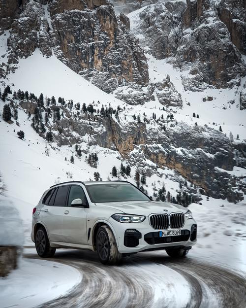 Discovers every mountain passage  The BMW X5 TheX