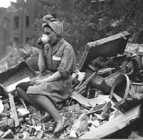 تصویری که می‌بینید تصویر زنی‌ست  که غرور جنگ را ب