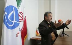 احمدی‌نژاد: جلوی تلویزیون می‌نشینیم و با آمریکا م