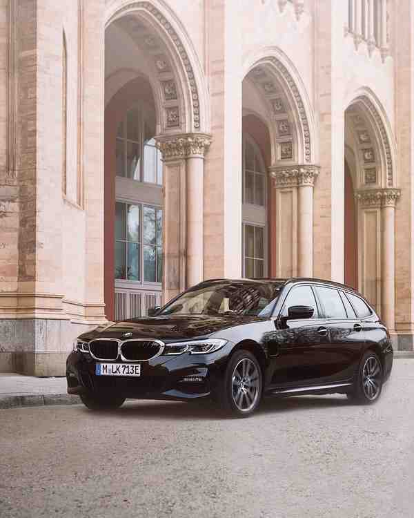 Meet you under the arcades  The BMW 3 Series Seda