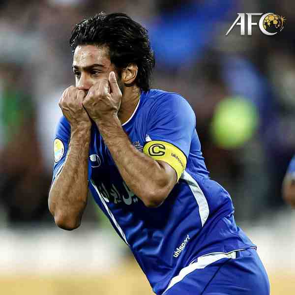 فرهاد مجیدی تنها بازیکن ایرانی  است که جام قهرمان