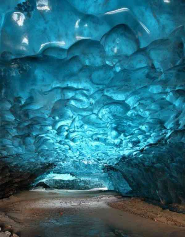 غار یخی شگفت‌انگیز  چما  در استان چهارمحال و بختی