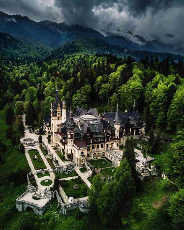 قلعه پلز Peles Castle شاهکار معماری نئورنسانس آلم