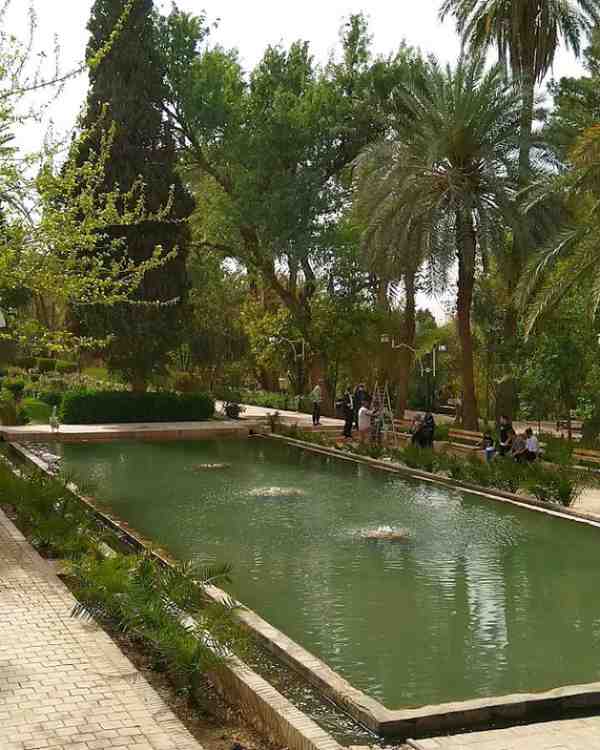  باغ گلشن بهشتی در دل کویر  برای رسیدن به شهر طبس