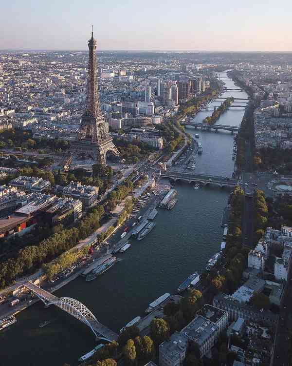 پاریس پایتخت کشور فرانسه عروس شهرهای جهان که هر س
