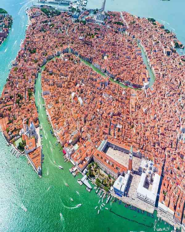 نمای هوایی زیبا از شهر ونیز Venice ایتالیا یکی از