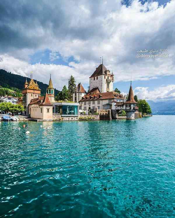 سوئیس  دریاچه Thun  قلعه Oberhofen  