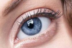 چشم آبی ها با چشم قهوه ای ها چه تفاوت هایی دارند؟