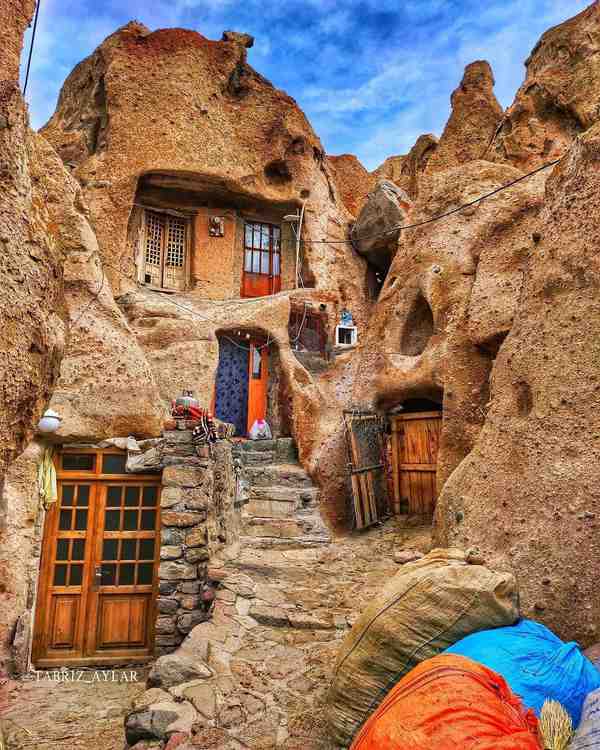  روستای صخره ای کندوان  روستای کندوان یکی از جاذب