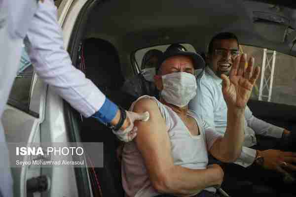 واکسیناسیون خودرویی کووید ۱۹ سالمندان در مشهد