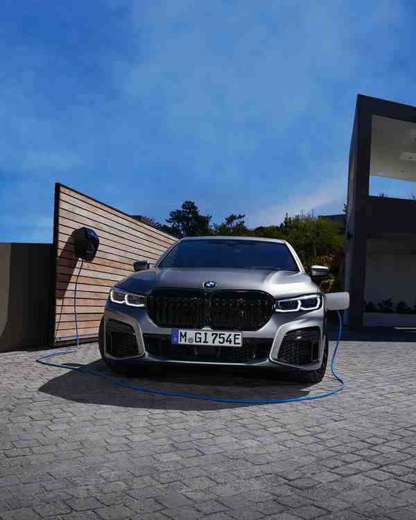 Where would you drive it The BMW 7 Series Sedan T