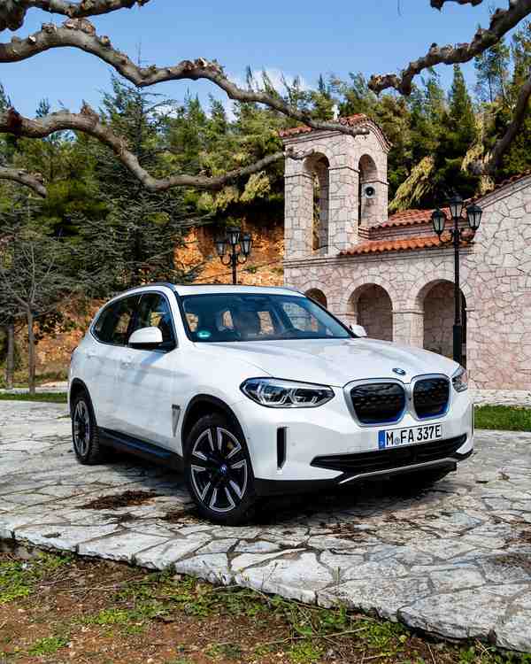 Electric edges The first-ever BMW iX3 THEiX3 Born