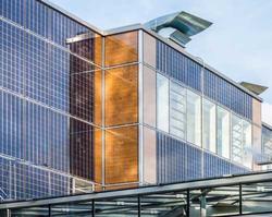 راه‌اندازی خط تولید پنل‌های خورشیدی ساختمانی در ت