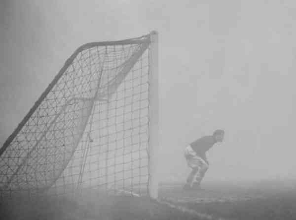 در سال 1937 بازی چلسی و چارلتون به علت مه غلیظ در