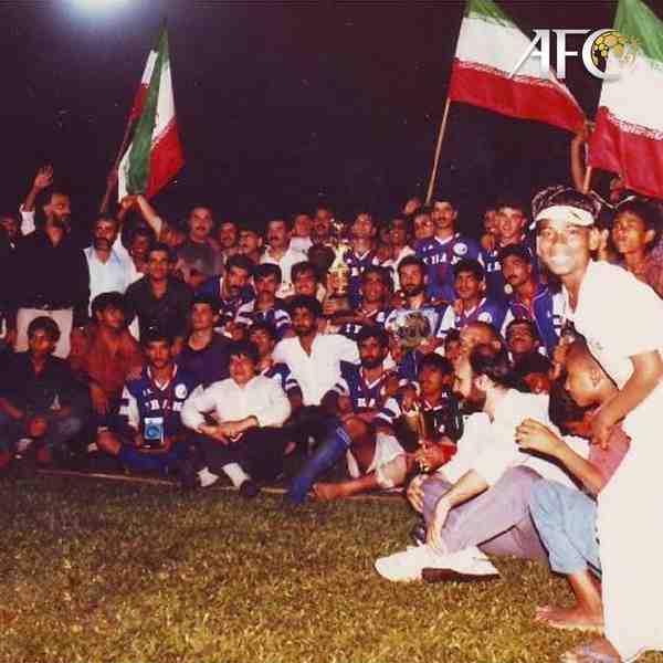 •  در این روز و در سال ۱۹۹۰؛ تیم استقلال ایران  ب