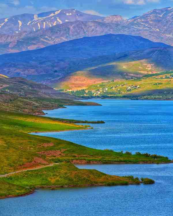  منظره‌ تماشاییِ دریاچه‌ سد طالقان  دوستِ پایه‌ی 