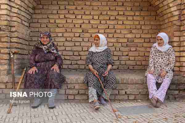  زنان زرآباد  ◾ زنان روستایی که یک روز پا به پای 