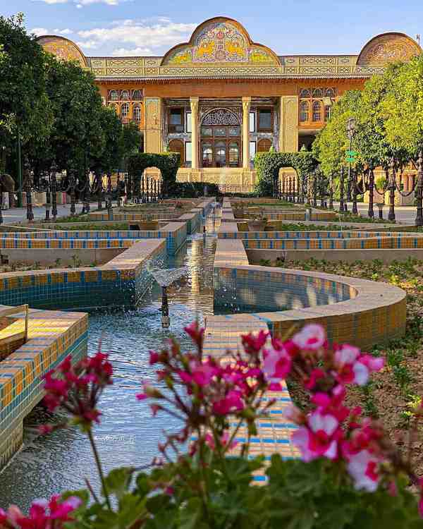  کدوم یک از باغ‌های شیراز را دیدین   اینجا باغ نا