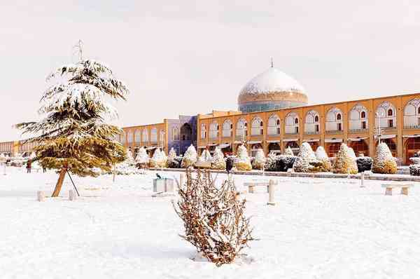 ❄️ Snowy Day of Naqsh-e Jahan Square A Masterpiec