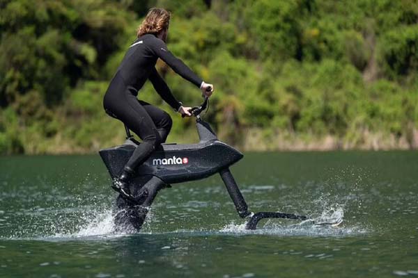 سواری روی آب با دوچرخه الکتریکی