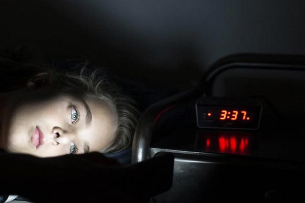 عوارض و خطرات دیر خوابیدن چیست