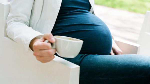 نوشیدن قهوه در دوران بارداری قد کودک را کوتاه می‌