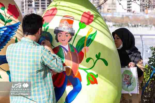‌ تخم‌مرغ‌ رنگی عید در دریاچه_چیتگر تهران  ‌ عکس‌