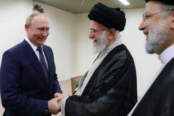 ‌‌ رهبر انقلاب اسلامی در دیدار پوتین همکاری‌های ب