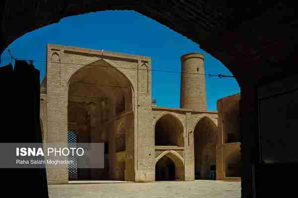 مسجد جامع اردستان نخستین مسجد جامع چهار ایوانی  و